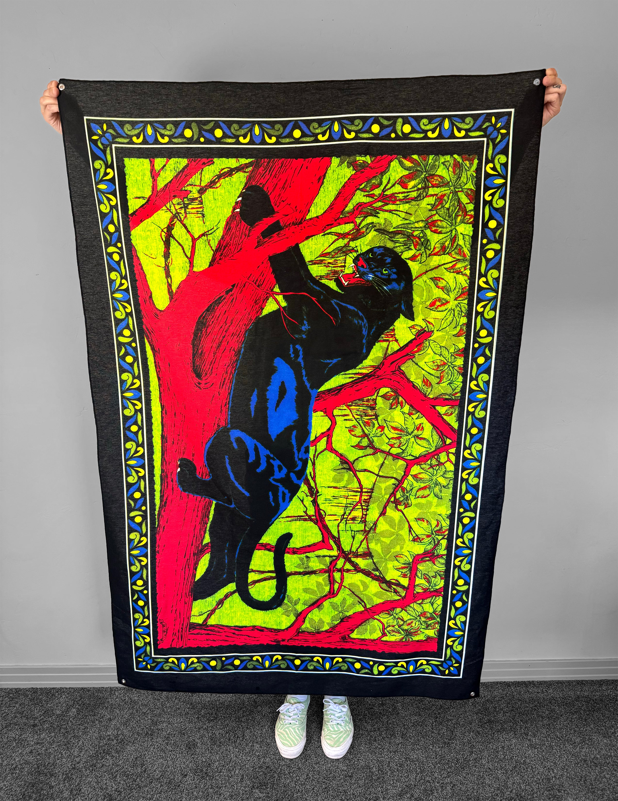 ⚠️南海の黒豹 Panther Tapestry – Yellow Beak Press